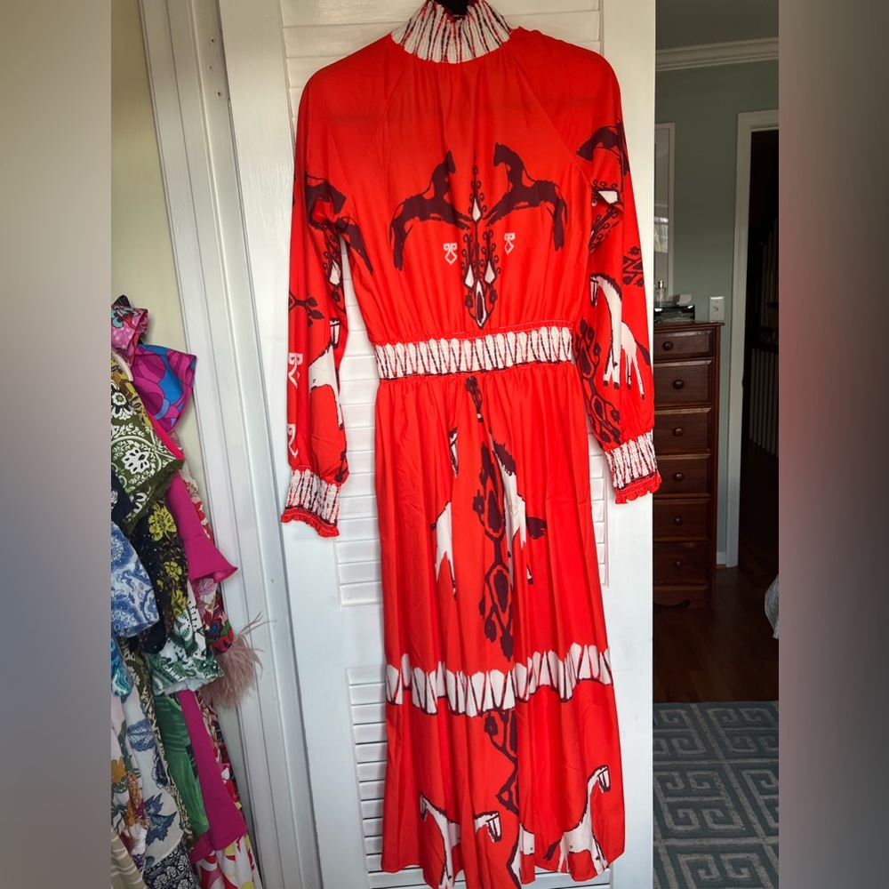 Chic midi dress (never worn!)